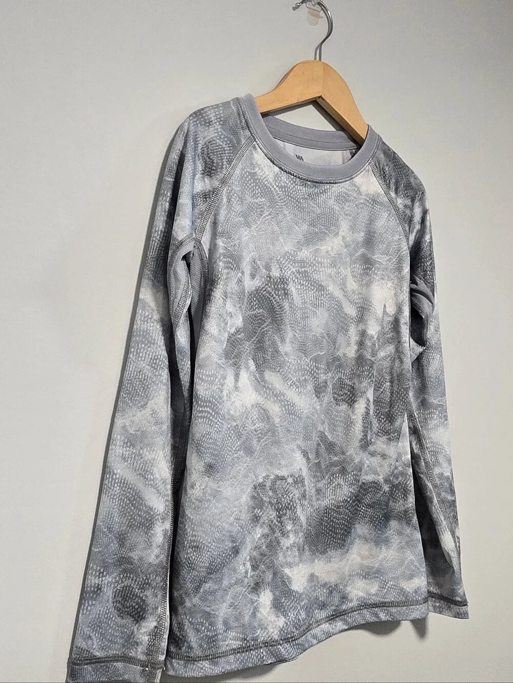 All in Motion Gray And White Athletic Top Quick-Dri